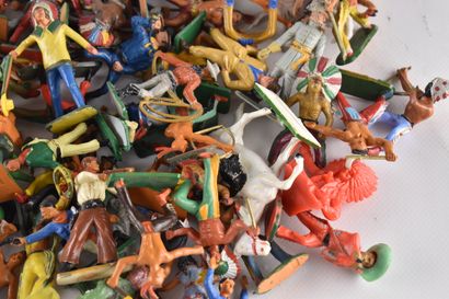 Important lot de figurines en PVC dont STARLUX...