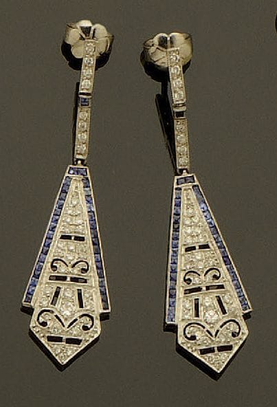 Paire de pendants d'oreilles en platine (850/oo)...