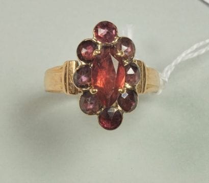 Bague Marquise ancienne en or rose 18K (750/oo)...
