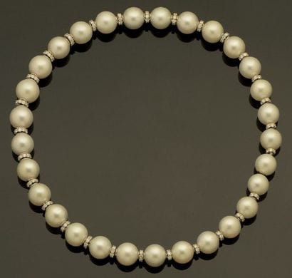 Collier composé de 29 perles de culture des...