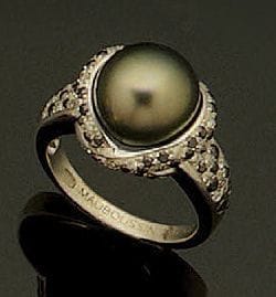 MAUBOUSSIN
Bague en or gris 18K (750/oo)...
