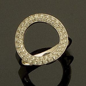 CHRISTOFLE
Bague en or gris 18K (750/oo)...