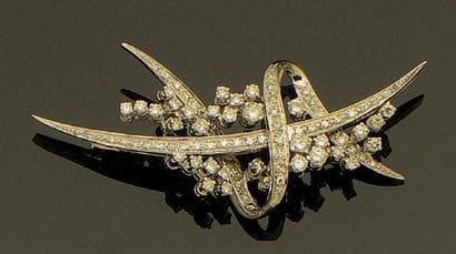 Broche en or gris 18K (750/oo) entièrement...