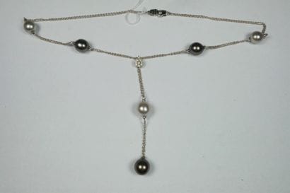 DAMIANI
Collier en or gris 18k (750/oo) composé...
