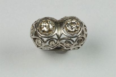 Bague en platine (850/oo) composée de deux...