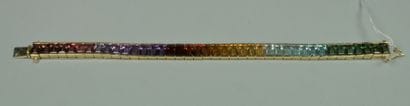 Bracelet ligne en or jaune 18K (750/oo) orné...
