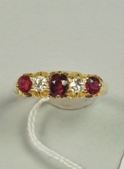 Bague Jarretière anglaise ancienne en or...