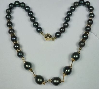 Collier composé de perles de Tahiti en choker...