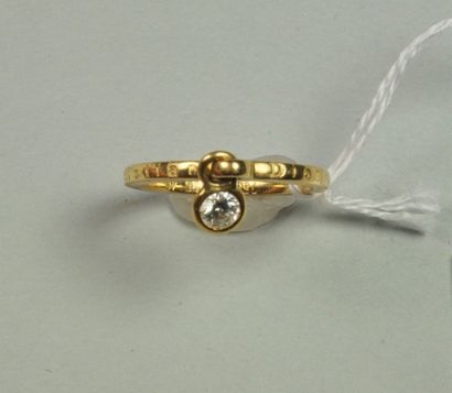 DIOR
Anneau en or jaune 18K (750/oo) agrémenté...