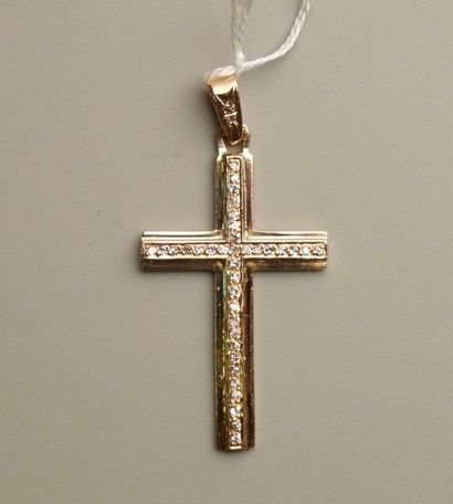 Croix en or jaune 18K (750/oo) sertie de...