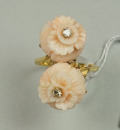 Bague croisée en or jaune 18K (750/oo) ornée...