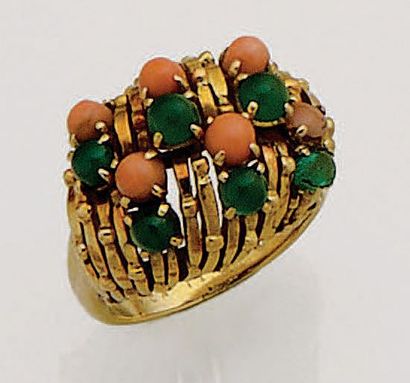 VANC LEEF & ARPELS
Bague dôme en or jaune...