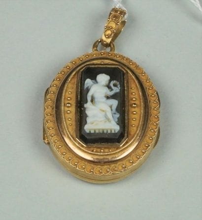 Pendentif porte souvenirs ouvrant ovale en...