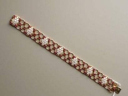 Bracelet en or jaune 18K soit 750/oo à motif...