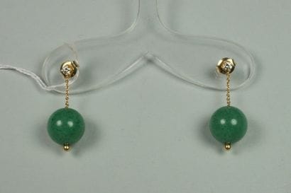 Paire de pendants d'oreilles composés de...