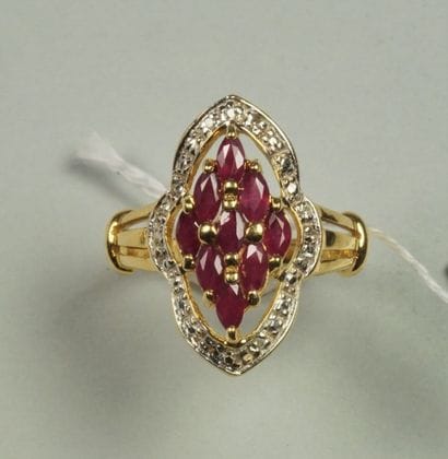 Bague marquise en or jaune 18K (750/oo) de...