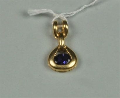 Pendentif en or jaune 18K (750/oo) orné d'une...