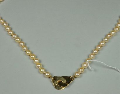 Collier de quatre-vingt-quatre perles de...