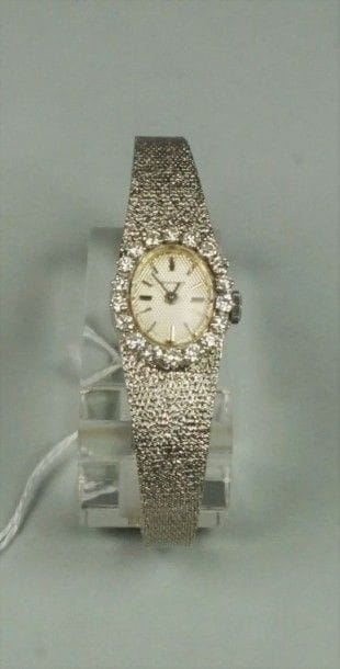 LONGINES
Montre bracelet de dame en or gris...
