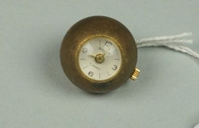 Montre pendentif boule en métal, mouvement...