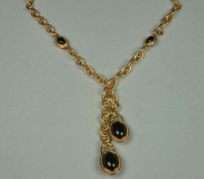 Collier chaîne en métal doré entrecoupé de...