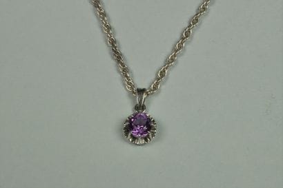 Chaîne en argent (800/oo) retenant un pendentif...