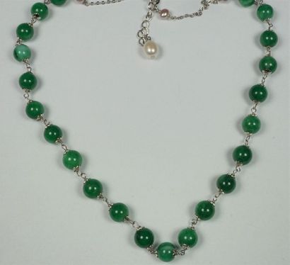 Collier chaînette en argent (800/oo) agrémenté...
