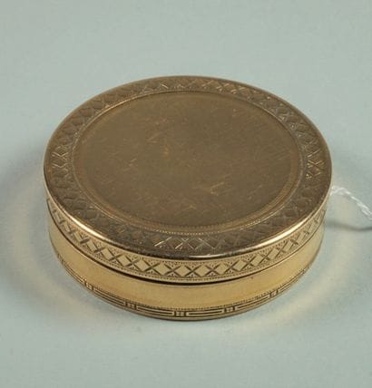 Boîte à mouche ronde en or jaune 18K (750/oo)...