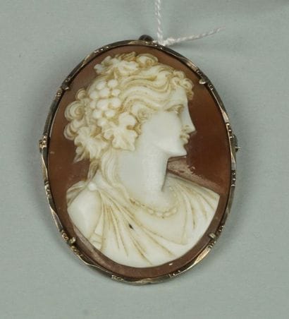 Broche pendentif en argent (800/oo) ornée...