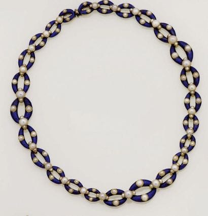 Collier composé de maillons ovales en or...
