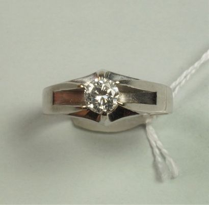 Bague jonc d'homme en or gris 18K (750/oo)...