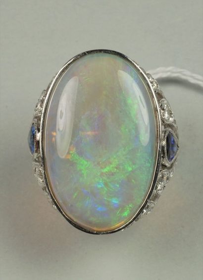 Bague chevalière en or gris 18K (750/oo)...