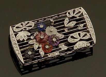 Broche plaque en or 18K (750/oo) et platine...