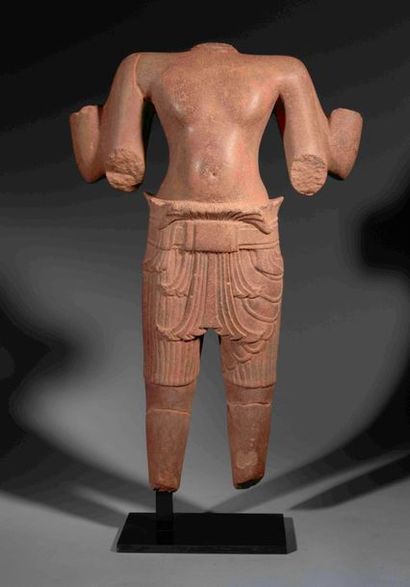 Torse de divinité masculine, sans doute Vishnu...
