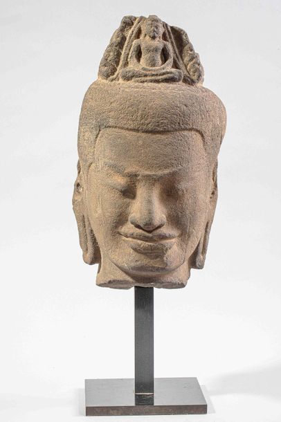 Tête du Boddhisattva Lokeshvara, surmontée...