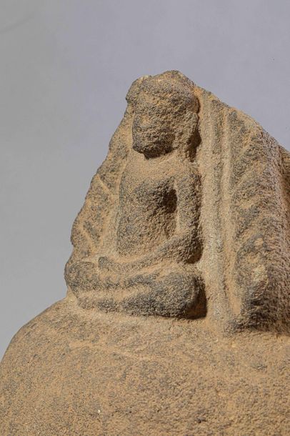 Tête du Boddhisattva Lokeshvara, surmontée...
