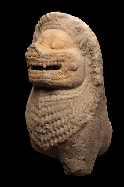 Importante tête de lion d'échiffre à l'expression...