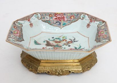COUPE OCTOGONALE EN PORCELAINE CHINE 