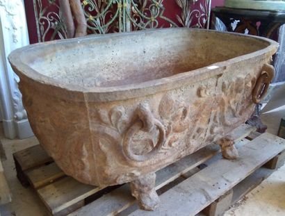 JARDINIERE EN FONTE CHINE

En fonte à décor...