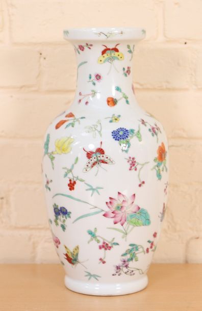 VASE BALUSTRE EN PORCELAINE 