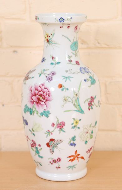 VASE BALUSTRE EN PORCELAINE 