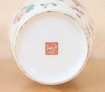 VASE BALUSTRE EN PORCELAINE 
