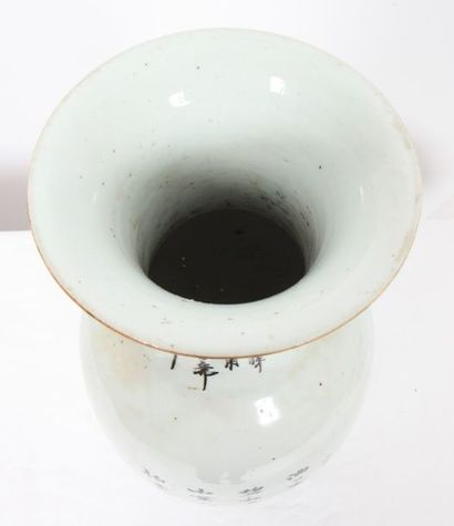 VASE BALUSTRE EN PORCELAINE 