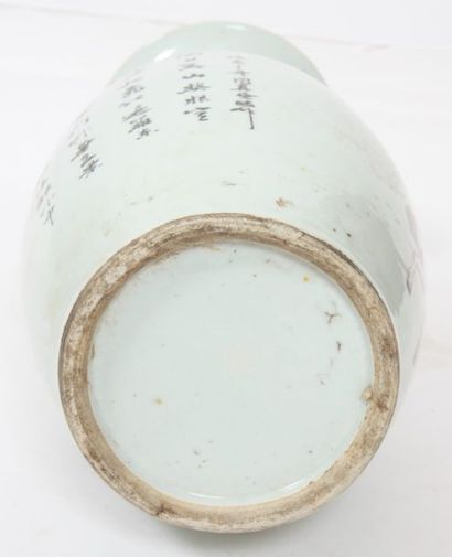 VASE BALUSTRE EN PORCELAINE 