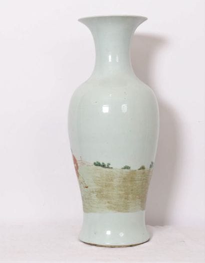 VASE BALUSTRE EN PORCELAINE CHINE 