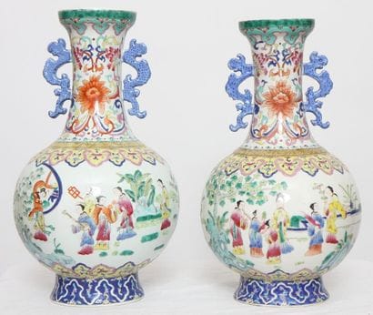 PAIRE DE VASES EN PORCELAINE CHINE

En porcelaine...