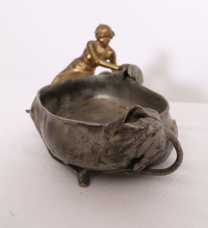 COUPE A LA NAIADE 1900 DE Maurice BOUVAL...