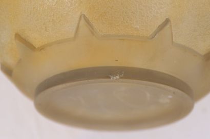 IMPORTANT VASE BOULE EN VERRE DE DAUM

En...
