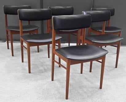 SUITE DE SIX CHAISES SCANDINAVES DE CHROBAT...