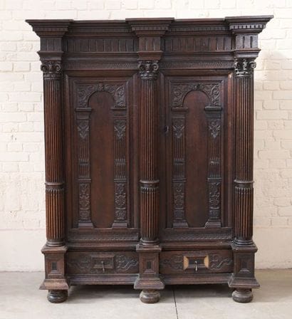 PETITE ARMOIRE FLAMANDE EN CHENE XVIIè 

En...